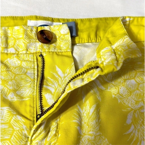 Old Navy Yellow Pineapple Print Chino Shorts Tropical Summer Size 8 Resort Chic - Picture 3 of 7